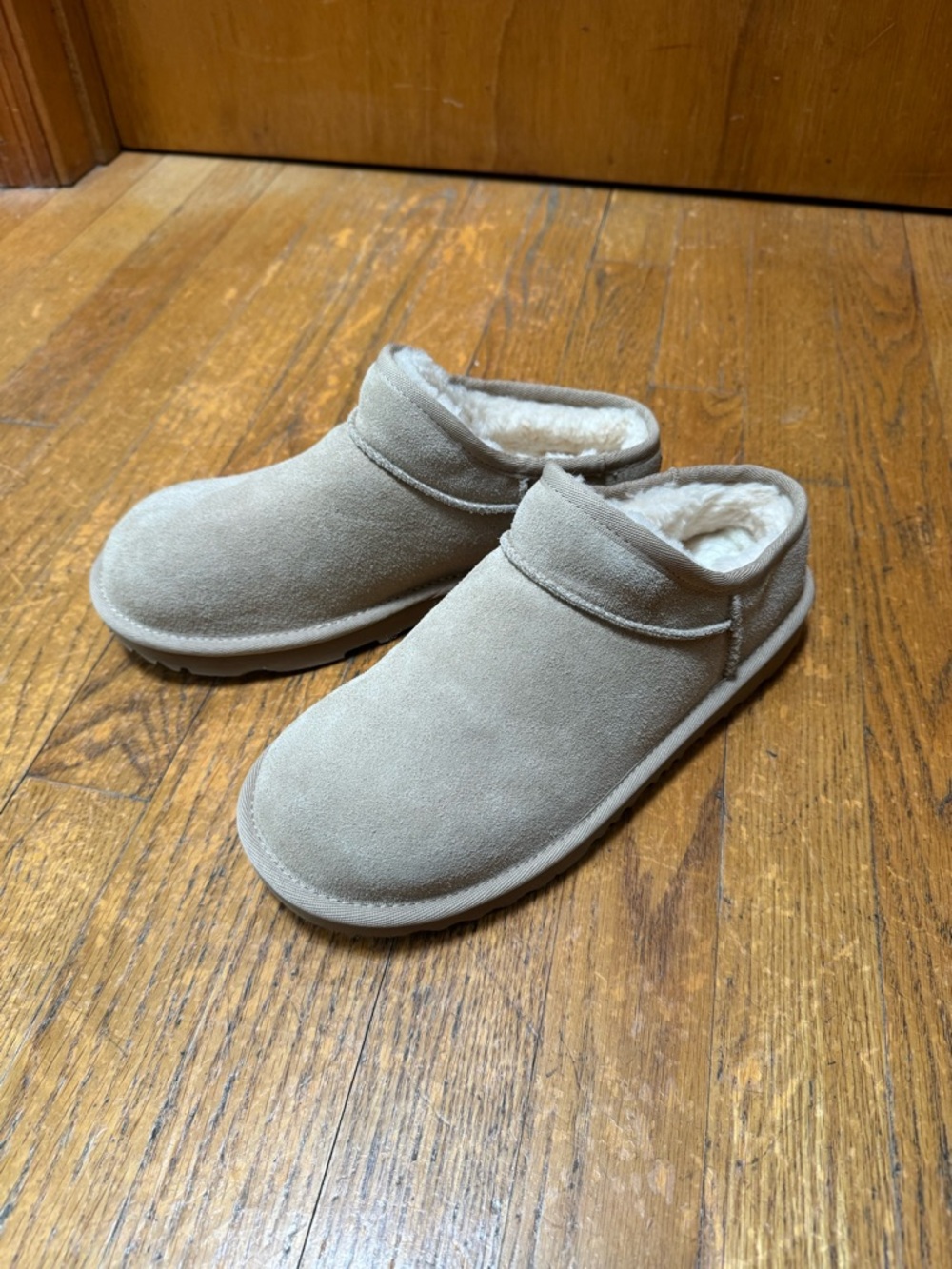 NWOT UGG Women's Classic Micro Mules. Size 6 - Picture 6 of 8